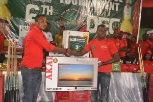 Hunter's Gold Brands Manager, Jude Matti presents runner-up prize to Daniel promise