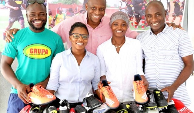 Herbert Mensah donates to Women’s Rugby teams