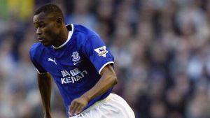 LIVERPOOL - JANUARY 25:  Alex Nyarko of Everton makes a break forward during the FA Cup Fourth Round match between Everton and Fulham held on January 25, 2004 at Goodison Park, in Liverpool, England. The match ended in a 1-1 draw. (Photo by Alex Livesey/Getty Images)