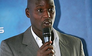 PFAG chiefs Tony Baffoe and Augustine Arhinful interact with Liberty Professionals players