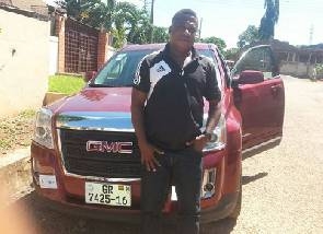 PHOTO: Dr. Nduom surprises coach with a brand new car