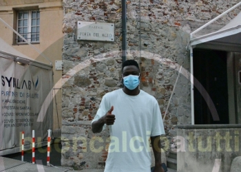 Caleb Ekuban completes Genoa medical