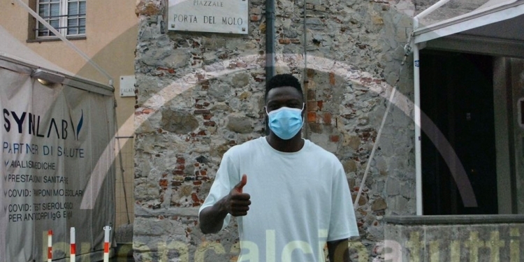 Caleb Ekuban completes Genoa medical