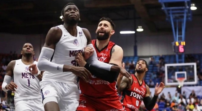 Without suspended Amida Brimah, Mets lose 67-105 in playoffs