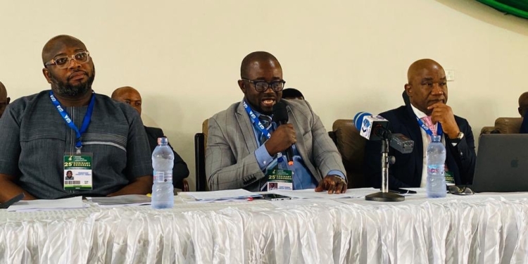 When a scandal hangs on an FA congress