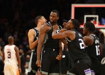 NBA: Harrison Barnes hits three at the buzzer as Sacremento Kings sink Phoenix Suns