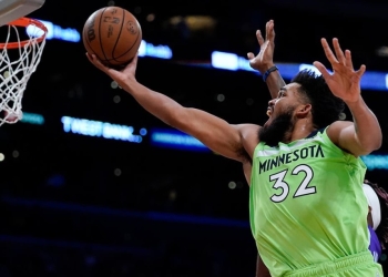 Wolves score 40 in third, rout Lakers to halt six-game slide