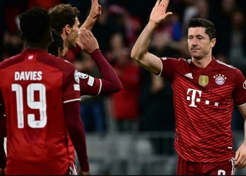 Bayern reach last 16 as 100-man Lewandowski hits hat-trick