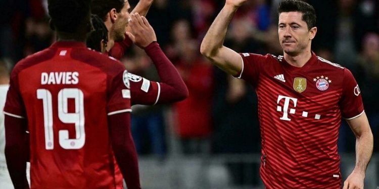Bayern reach last 16 as 100-man Lewandowski hits hat-trick