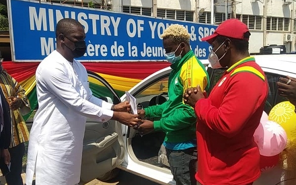 Government present $150,000 package to Samuel Takyi and Tokyo2020 Olympic Games team