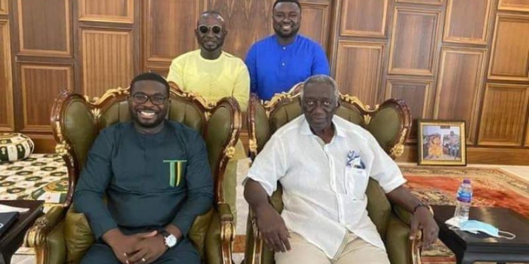 Photos: Former President Kufuor pushes fellow Kotoko members to jump into the Nana Yaw Amponsah ship