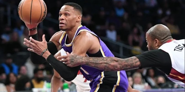 Westbrook leads Lakers late rally beat Heat in overtime