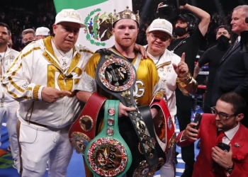 Canelo Álvarez knocks out Caleb Plant to become undisputed super middleweight champ