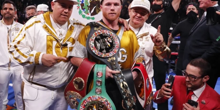 Canelo Álvarez knocks out Caleb Plant to become undisputed super middleweight champ
