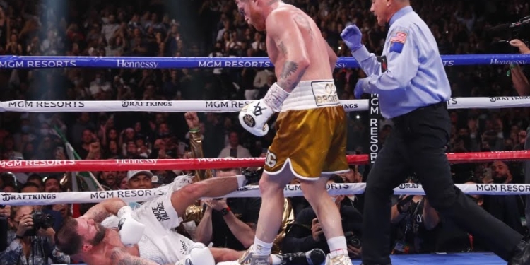 Canelo Álvarez knocks out Caleb Plant to become undisputed super middleweight champ
