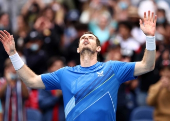 Andy Murray celebrates a five-set epic return to Australian Open 2022