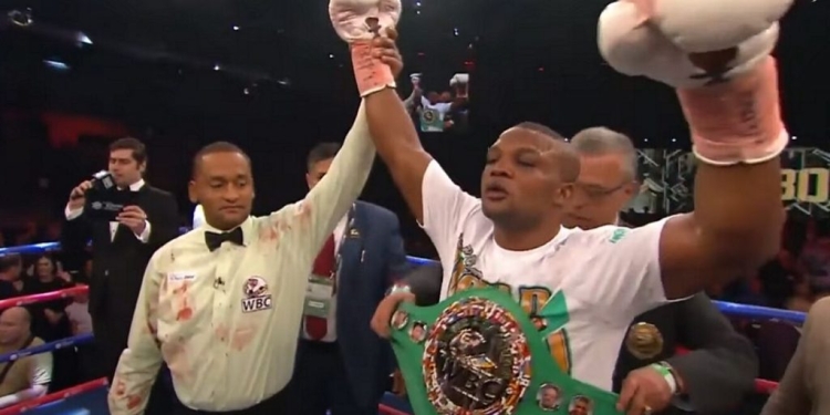 Ilunga Makabu retains WBC Cruiserweight title via split decision over Thabiso Mchunu