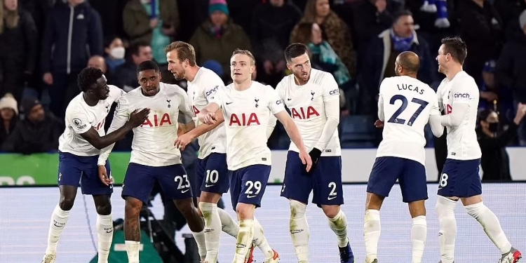 Tottenham stun Leicester with two injury time goals to claim comeback 3-2 win