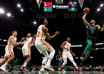 Jayson Tatum scores 38, Celtics rally past Hawks for 8th win in a row