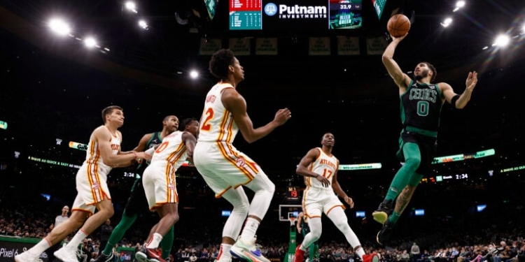 Jayson Tatum scores 38, Celtics rally past Hawks for 8th win in a row