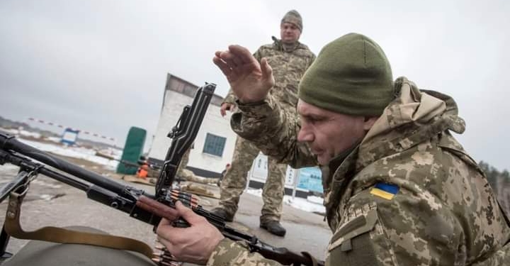 Legendary boxers Vitali and Wladimir Klitschko vow to fight for Ukraine amidst Russia invasion