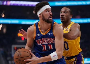 Warriors end losing streak, defeat Lakers 117-115 behind Klay Thompson’s 33-point night