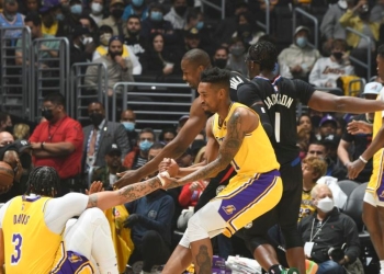 Clippers hold off Lakers in thrilling conclusion, Suns and Bulls both beaten