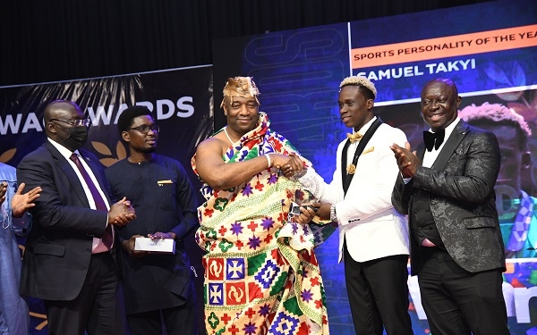 Olympic bronze medallist Samuel Takyi wins top SWAG award, confirms pro career