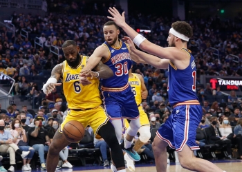 Thompson has season-high 33, Warriors edge Lakers 117-115