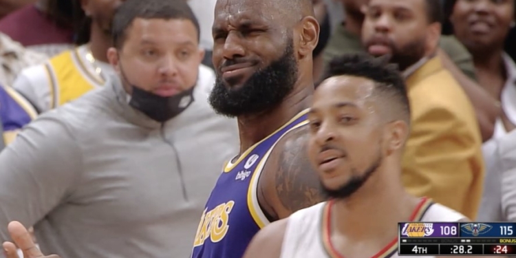 Shaq, Steph win Oscars for ‘Queen of Basketball’ documentary