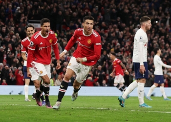 Cristiano Ronaldo hits hat-trick as Manchester United beat Tottenham Hotspurs 3-2