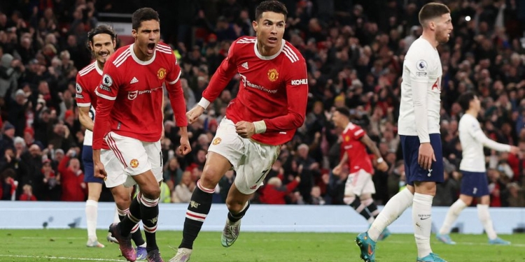 Cristiano Ronaldo hits hat-trick as Manchester United beat Tottenham Hotspurs 3-2