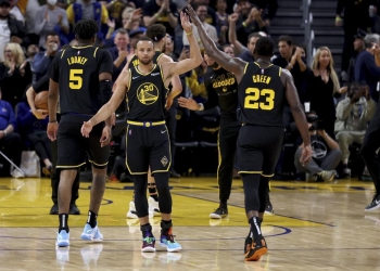 Curry, Warriors hold off Jokic, eliminate Nuggets in Game 5