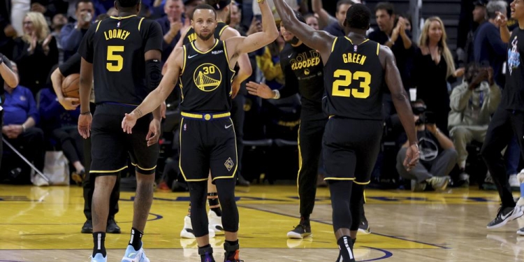 Curry, Warriors hold off Jokic, eliminate Nuggets in Game 5