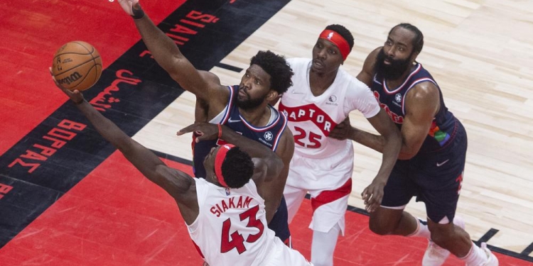 Siakam scores 34 as Raptors avoid sweep, beat 76ers 110-102