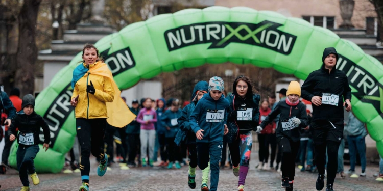 “Stand by me… Stand with Ukraine”: An emotional charity race in Lviv to raise funds for Russian-occupied Kherson