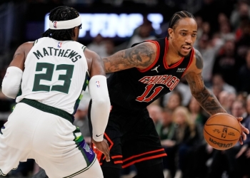 DeMar DeRozan scores 41 as Bulls beat Giannis, Bucks in Game 2 of NBA playoff series