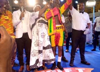 Samuel Takyi  sparkles in pro debut, dispatches opponent in 2 TAKYI SPARKLES IN PRO DEBUT