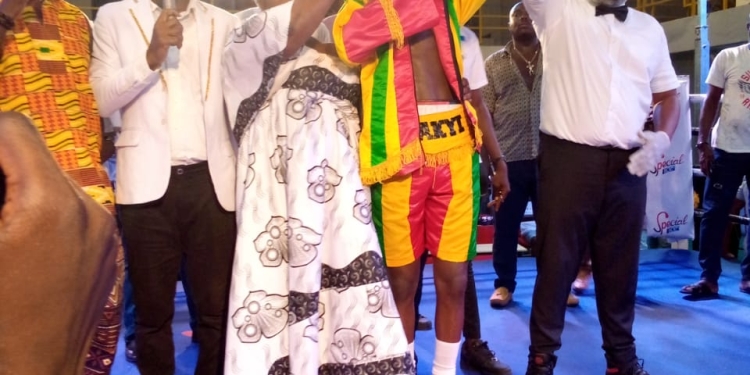 Samuel Takyi  sparkles in pro debut, dispatches opponent in 2 TAKYI SPARKLES IN PRO DEBUT