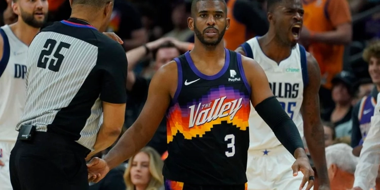 Chris Paul scores 14 fourth-quarter points as Suns rout Mavs, take 2-0 series lead