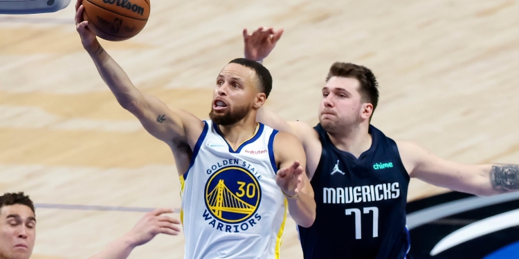 Warriors beat Mavericks in Dallas to take 3-0 series lead