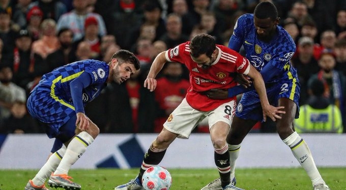 Cristiano Ronaldo thanks Manchester United fans after Chelsea goal