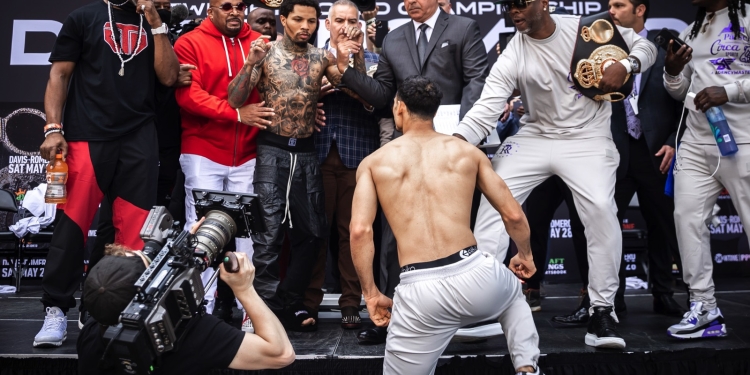 What time is Tank Davis vs Rolly Romero tonight? Live stream info, start time, how to watch lightweight world title blockbuster