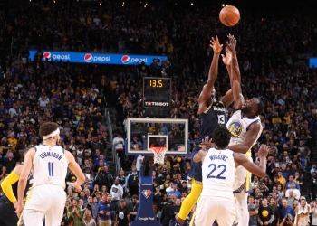 Curry, Warriors rally past Grizzlies to win Game 4, take 3-1 series lead