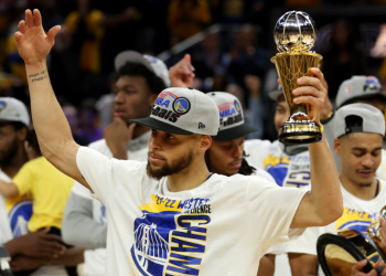 Steph Curry wins inaugural Magic Johnson Western Conference finals MVP award