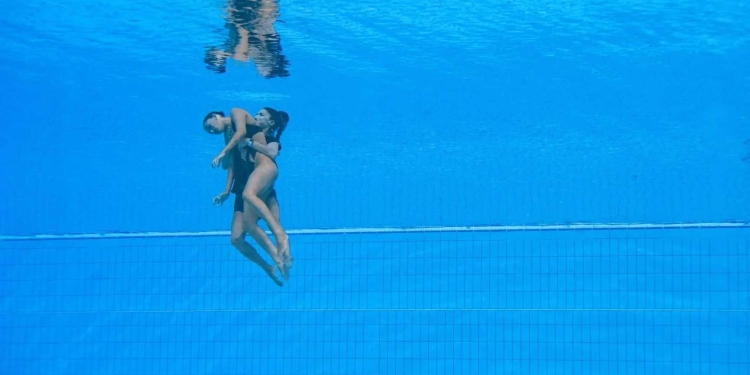 Breathtaking: Coach saves swimmer Alvarez after fainting in pool at FINA World Championships