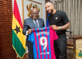 Memphis Depay visits President Akufo Addo at Jubilee House