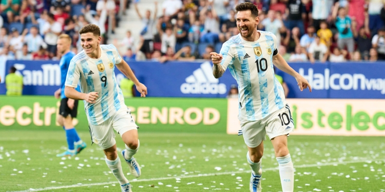 Messi nets 5 for Argentina for 1st time, overtakes Puskas for 4th all-time