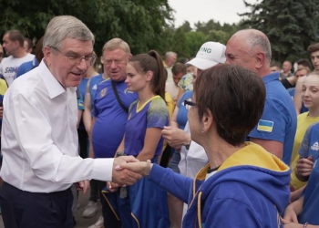 IOC President visits Ukraine and meets athletes – before talks with President Zelensky