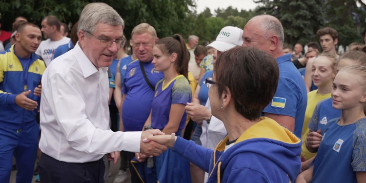 IOC President visits Ukraine and meets athletes – before talks with President Zelensky